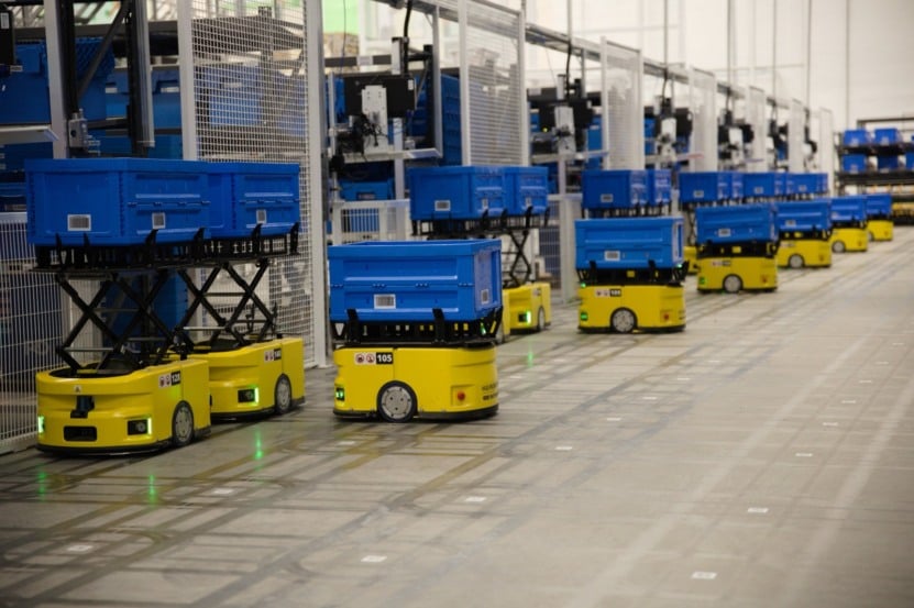 Robôs em operação no CD da RD Saúde: aposta em tecnologia para ganhar produtividade e melhorar distribuição no ES e no Rio. Crédito: Divulgação